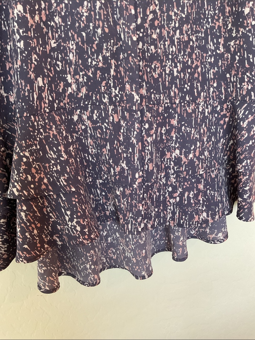 ๐ป 2/$9 Simply Vera Wang Top - Picture 3 of 10